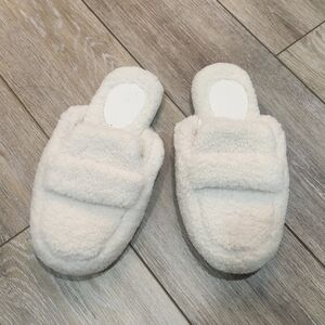 Auden Target Brand Storia Cream Fuzzy Slippers Size 6